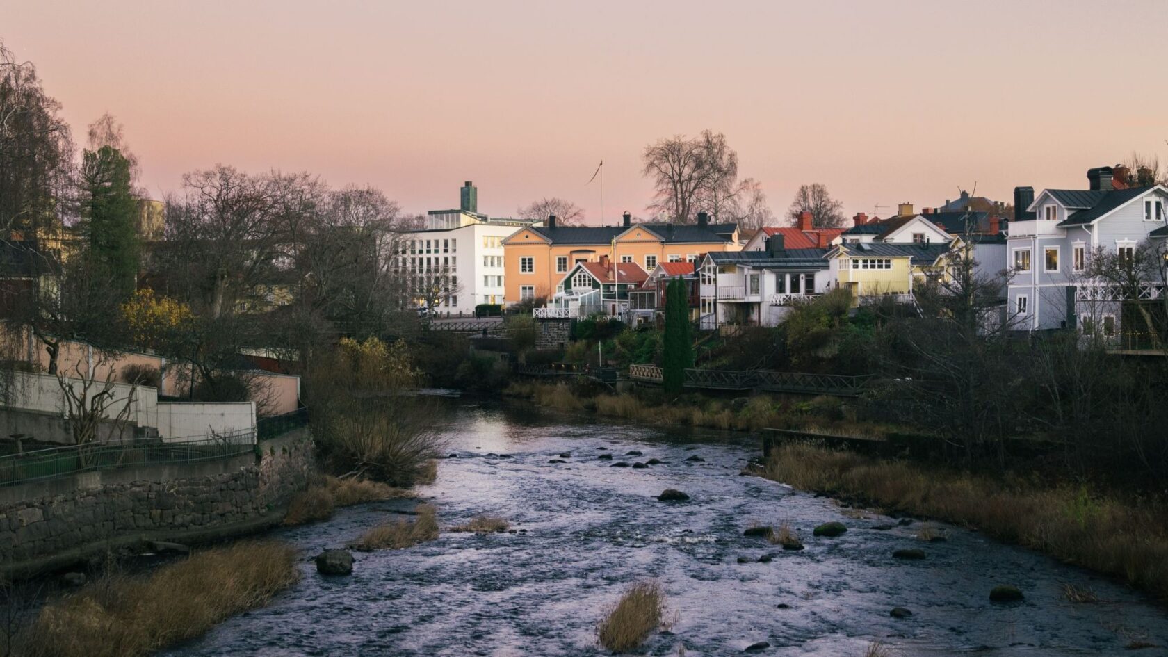 Nordlo-office-gavle-river