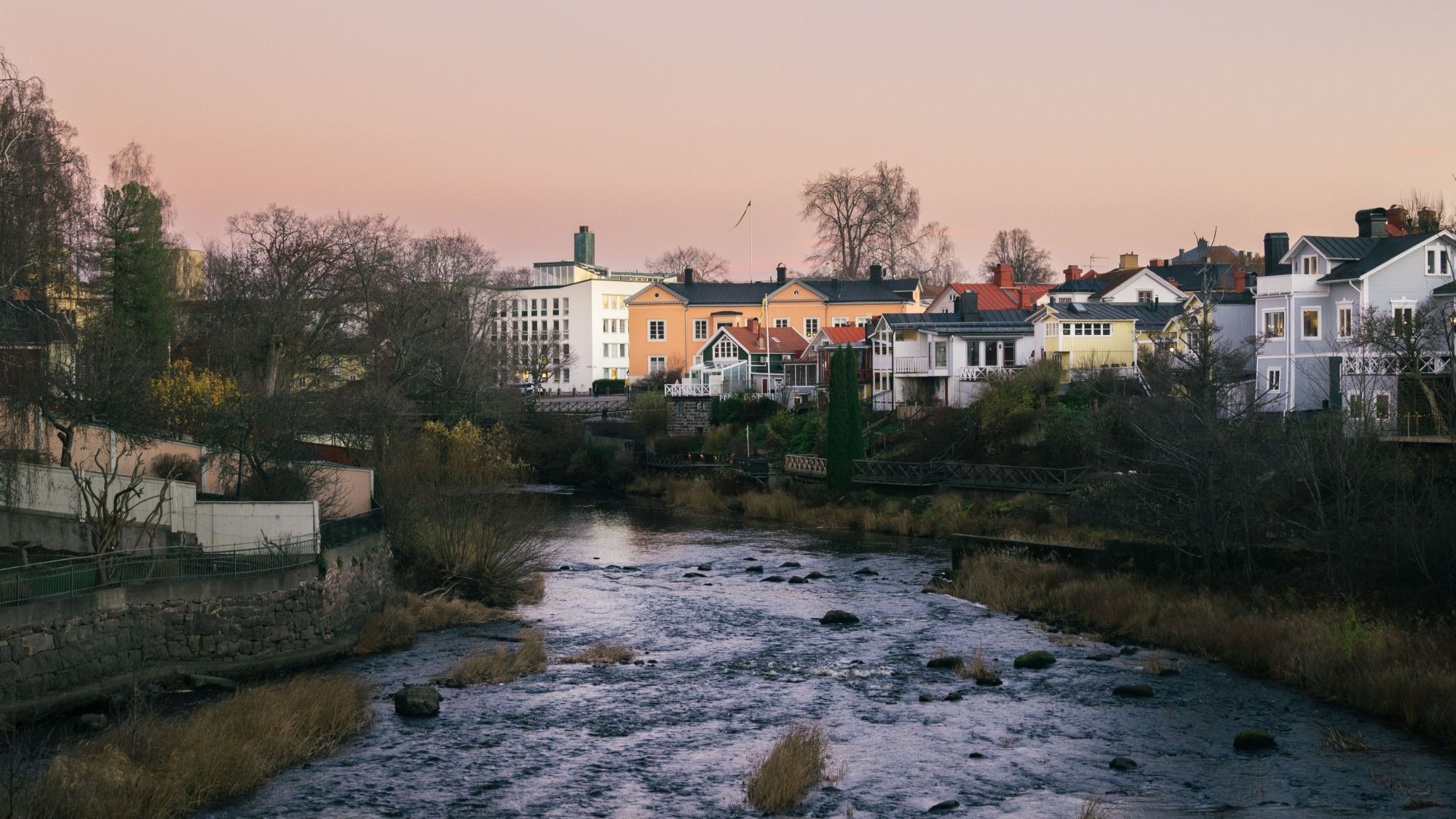 Nordlo-office-gavle-river