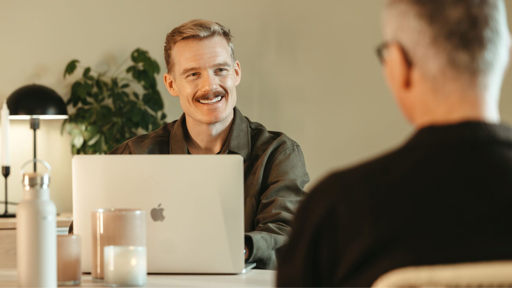 Nordlo-shared-two-men-talking-content-v1